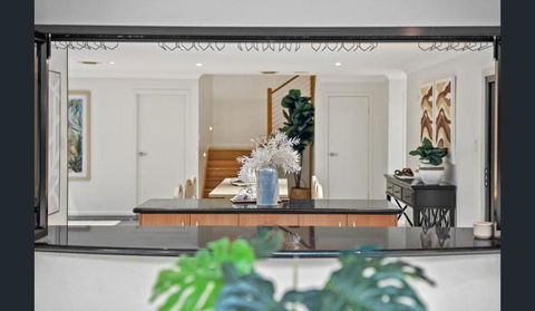 Relax On The Spacious Balcony And Soak In The Picturesque Views - Grafton Accommodation 2