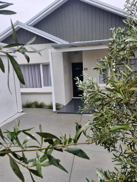 Retreat - Grafton Accommodation 0