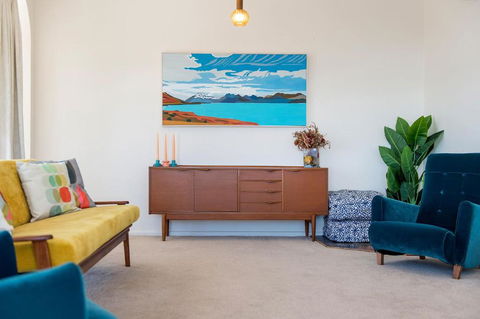 Retro Beach House - Grafton Accommodation 2