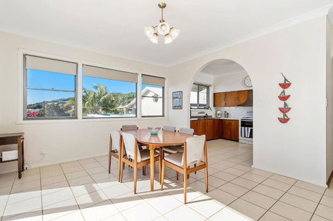 Retro Beach House - Grafton Accommodation 3