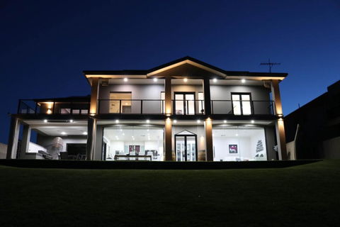River Devine - Grafton Accommodation 2