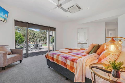 Riverlyne - Riverfront Holiday Home - Grafton Accommodation 3