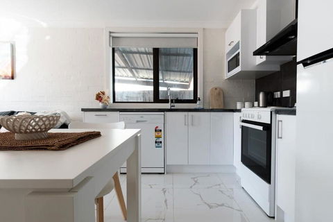 Riverside Gem With Parking And WiFi - Grafton Accommodation 3