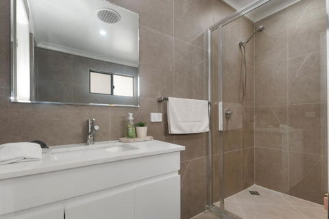 Riverside Serenity - Grafton Accommodation 3