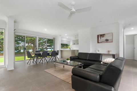 Riverside Serenity - Grafton Accommodation 2