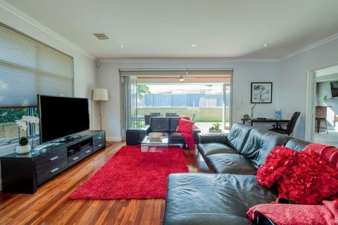 Rivervale Retreat - Spacious Family Living - Grafton Accommodation 1