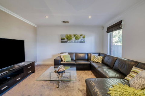 Rivervale Retreat - Spacious Family Living - Grafton Accommodation 3