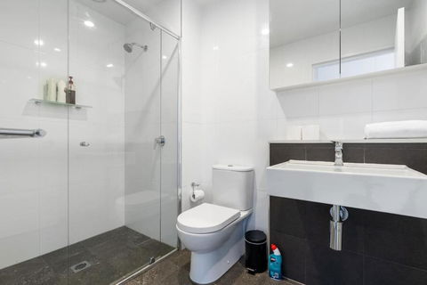 Roomy 2BR 2BA City-Centre Apt - Grafton Accommodation 3