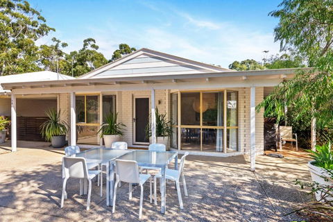 Salt Life - Grafton Accommodation 2