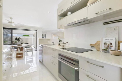 Riviera Road Miami - 4BRM Dual Villa - Grafton Accommodation 2