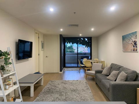 Rooftop Infinity Pool - St Kilda Luxury - Grafton Accommodation 2