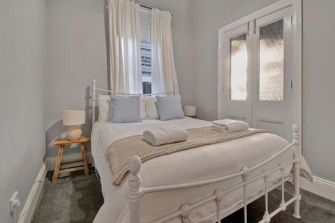 Rose Cottage - Stroll To CBD, Leafy Setting - Grafton Accommodation 2