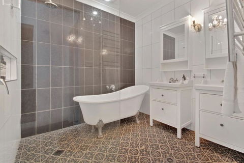 Rose Cottage - Stroll To CBD, Leafy Setting - Grafton Accommodation 3