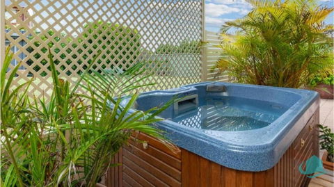 Rosies Retreat - 300m To The Sandy Shores Of Caves Beach - Grafton Accommodation 0