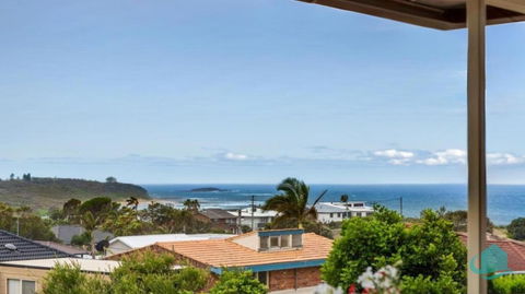 Rosies Retreat - 300m To The Sandy Shores Of Caves Beach - Grafton Accommodation 1