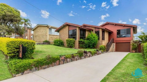 Rosies Retreat - 300m To The Sandy Shores Of Caves Beach - Grafton Accommodation 3