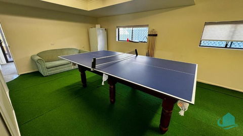 Rosies Retreat - 300m To The Sandy Shores Of Caves Beach - Grafton Accommodation 2