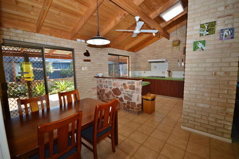 Rossys Retreat - Kalbarri WA - Grafton Accommodation 3