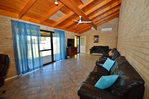 Rossys Retreat - Kalbarri WA - Grafton Accommodation 0