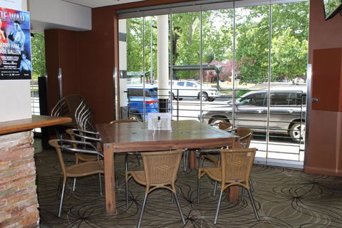 Royal Hotel Orange - Grafton Accommodation 3