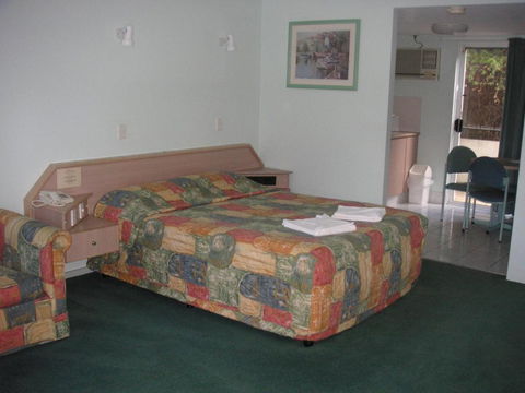 Runaway Bay Motor Inn - Grafton Accommodation 3