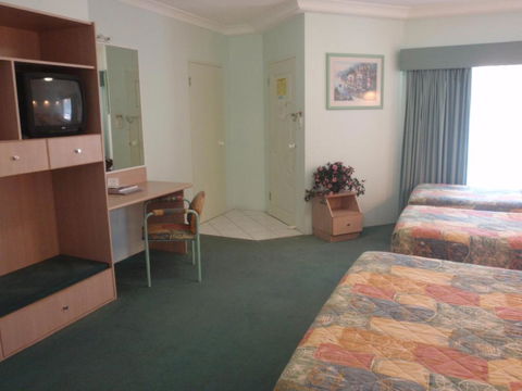 Runaway Bay Motor Inn - Grafton Accommodation 2