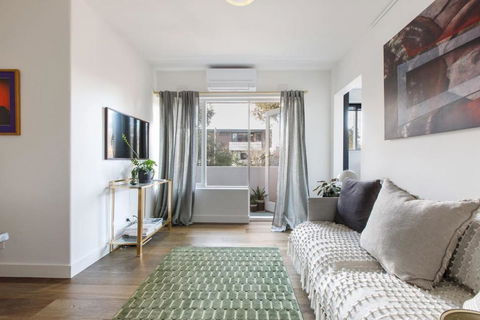 Sage Haven - Laidback St Kilda Beach Living - Grafton Accommodation 1