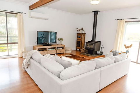 Salt Bush Cottage Peterborough - Grafton Accommodation 0