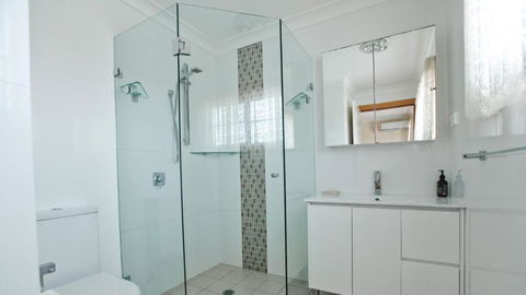 Salt Water Villa Bermagui Four Bedroom Central Location With Wifi - Grafton Accommodation 3