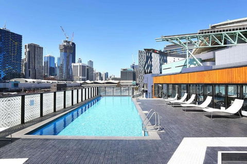 Rooftop Pool Stunning Apt At Marvel Stadium With Free Parking - Grafton Accommodation 2