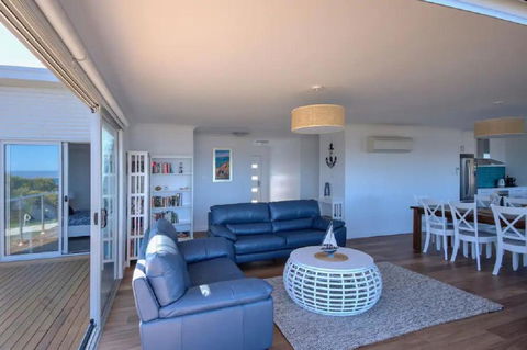 Sandbar Beach House - Grafton Accommodation 2