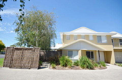Sandpiper 10 - Close To Town And Beach - Grafton Accommodation 0