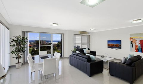 Sandy Cove Apartment The Entrance 45 - Grafton Accommodation 0