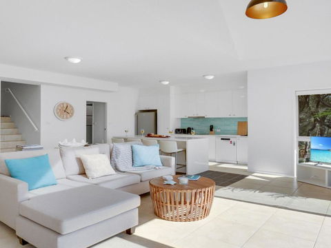 Sandy Cove - Grafton Accommodation 2