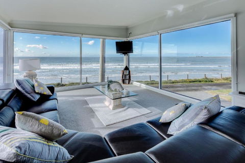 Sandy Cove - Grafton Accommodation 0