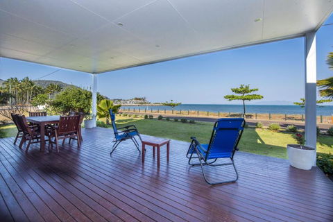 Sandy Decks - Grafton Accommodation 1