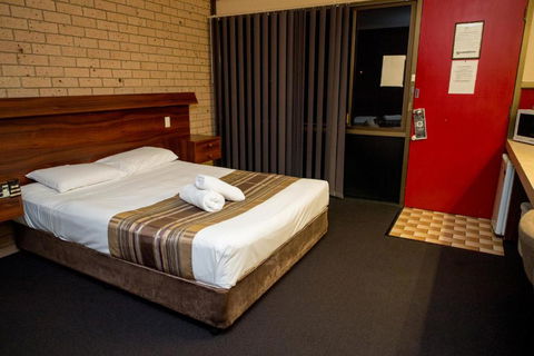 Sarina Motor Inn - Grafton Accommodation 1
