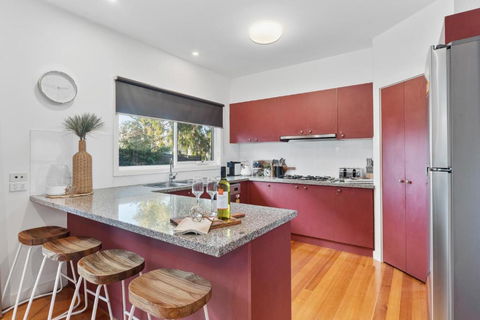 Seaford Luxe Beach House 2023 BDC Traveller Award Winner - Grafton Accommodation 3