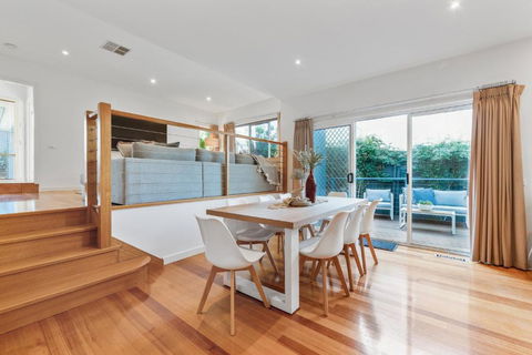 Seaford Luxe Beach House 2023 BDC Traveller Award Winner - Grafton Accommodation 2