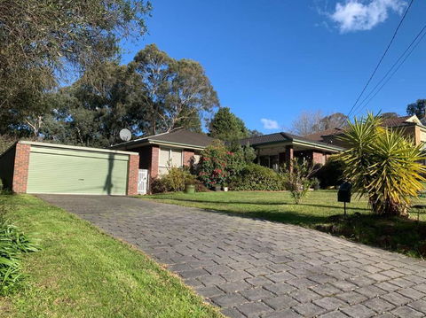 Serene 4-bedroom House In Melbourne East - Grafton Accommodation 0