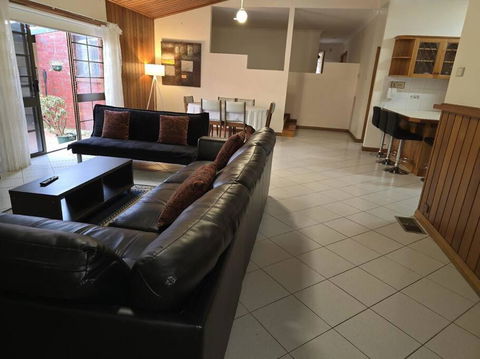 Serene Escape In Altona Meadows - Grafton Accommodation 1
