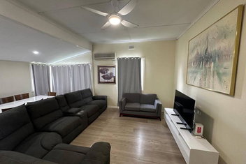 Spacious Family Home Sleeps 8 with Grafton Accommodation