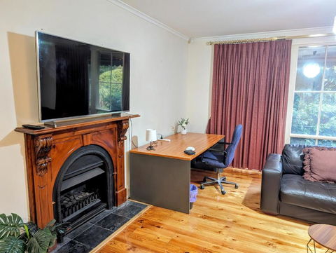 Spacious, Modern & Stylish Vacation Home - Grafton Accommodation 2