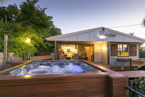 Beachside Cottages - Grafton Accommodation 0