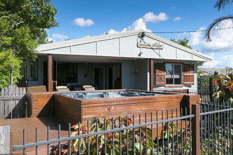 Beachside Cottages - Grafton Accommodation 1
