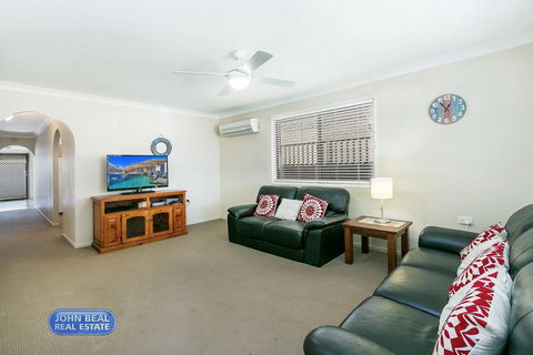 Beachside Holiday Home - Grafton Accommodation 2