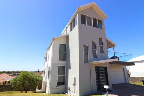 Beachside Oasis - Grafton Accommodation 0