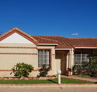 Beachside Retreat 2 - Grafton Accommodation