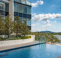 Beautiful Modern Lake View Apartment - Grafton Accommodation