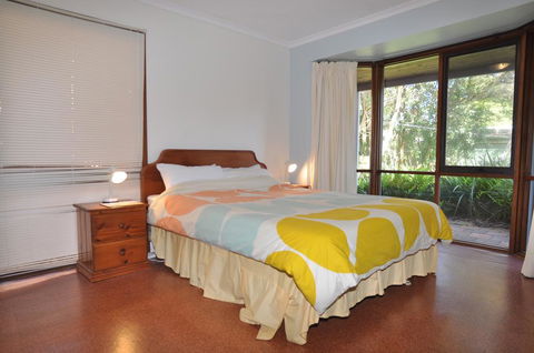 BEECHWOOD - SURF SIDE - Grafton Accommodation 1